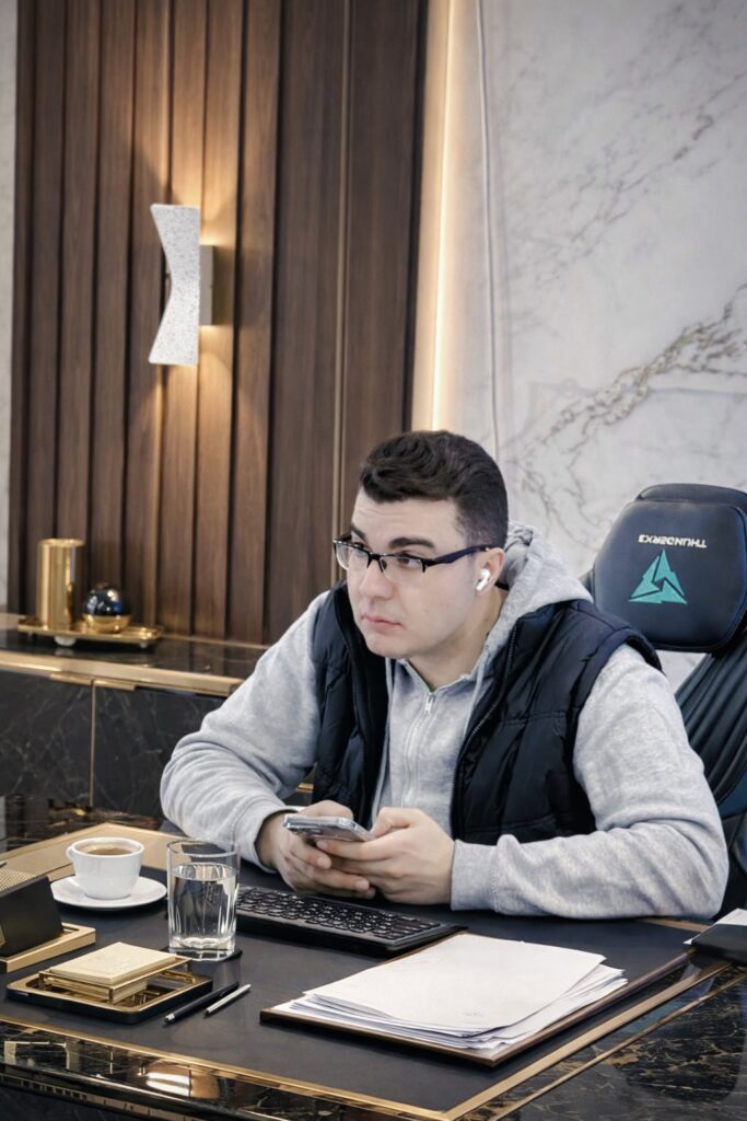 خبير التسويق أنور هاشم