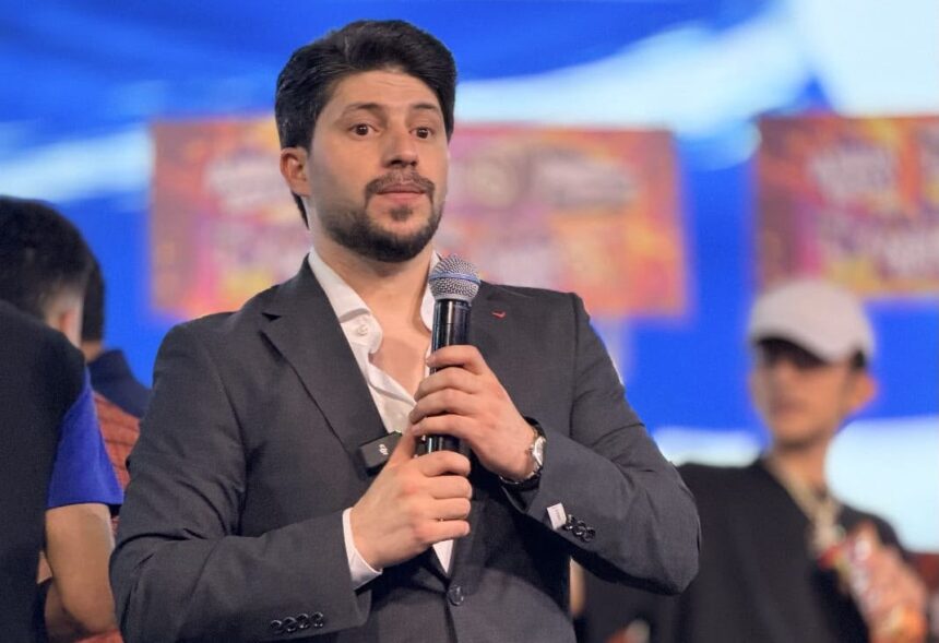 الفنان عباس ماجد