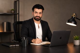 رائد الأعمال مبارك المحمد